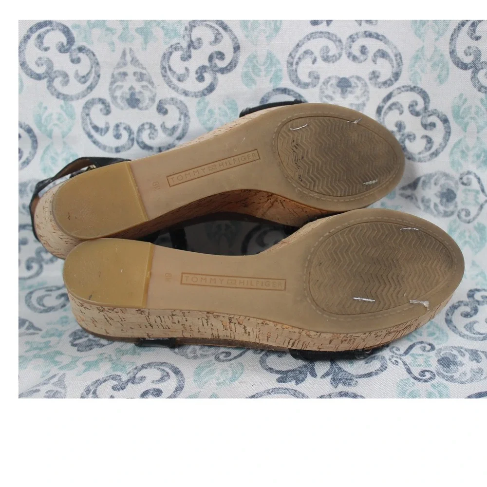 Tommy Hilfiger TWHESLEY-A Black Cork Wedge Platform Sandals Womens 8M Gold‎ Logo